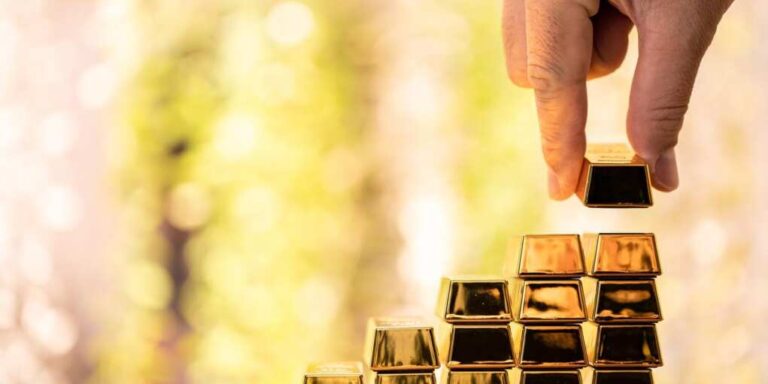 Why the Rich Are Quietly Loading Up on Gold